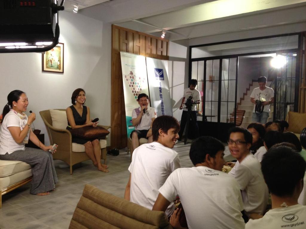 Baan Dinso Hostel@Ratchadamnoen Bangkok Extérieur photo