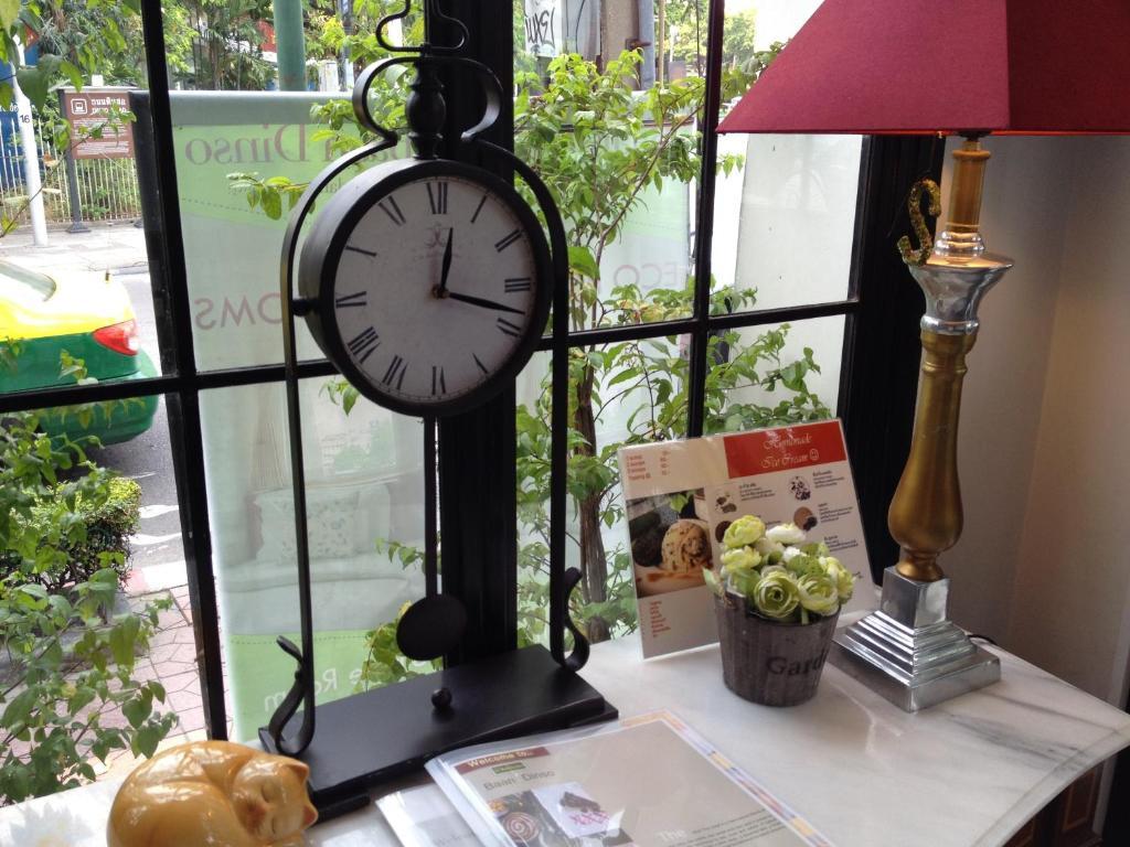 Baan Dinso Hostel@Ratchadamnoen Bangkok Extérieur photo